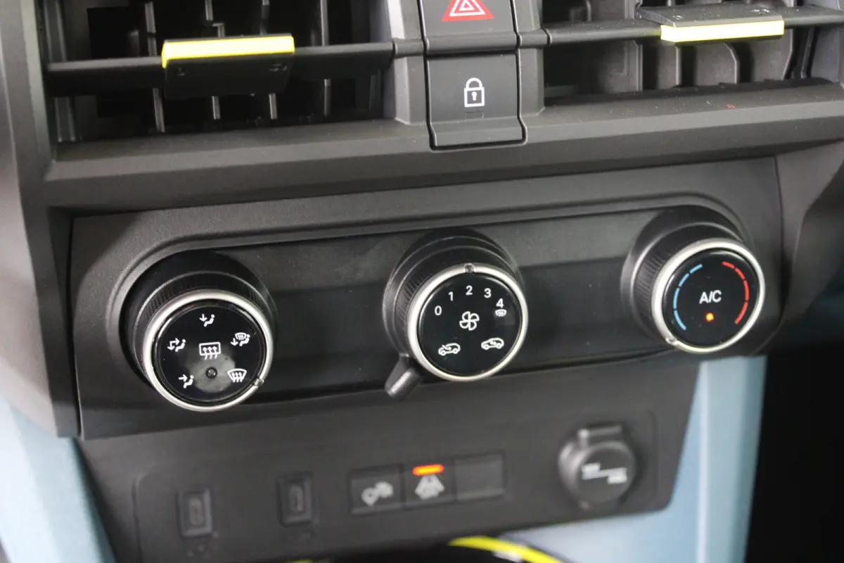 1.2 Hybrid ICON | 8 jaar garantie | Cruise control | Led verlichting | Apple carplay & Android auto |