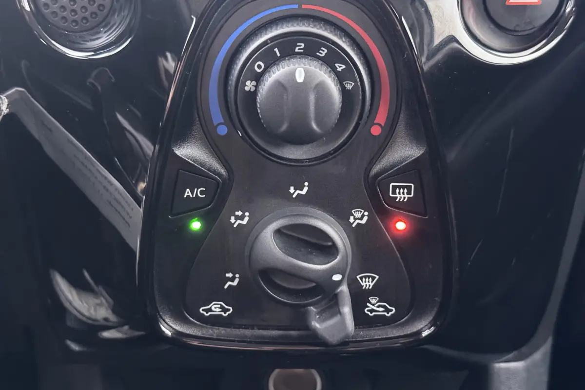 1.0 73 PK VTi Feel Bluetooth DAB LED Airco Start/Stop