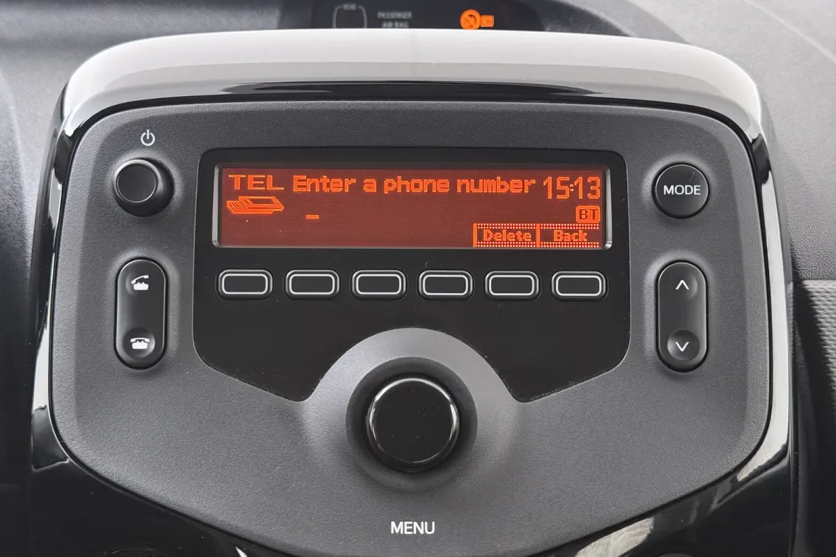 1.0 73 PK VTi Feel Bluetooth DAB LED Airco Start/Stop