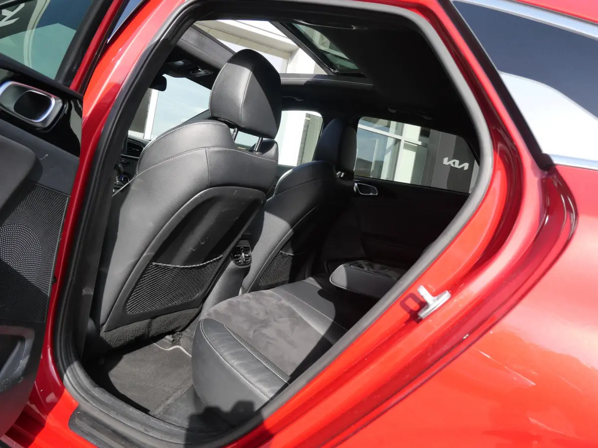 1.0 T-GDI GT-PlusLine | Schuif/Kanteldak | Electrische Stoelen | JBL | Navi | Camera | Electrische Klep |