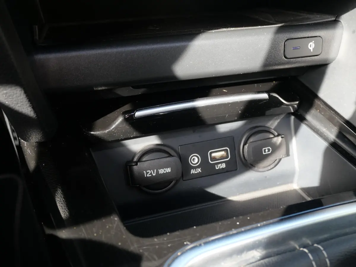 1.0 T-GDI GT-PlusLine | Schuif/Kanteldak | Electrische Stoelen | JBL | Navi | Camera | Electrische Klep |