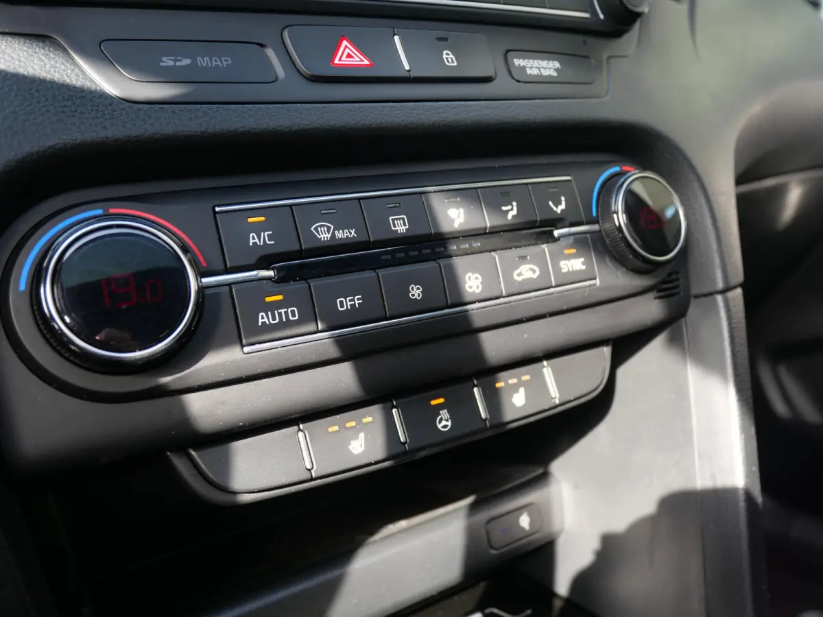 1.0 T-GDI GT-PlusLine | Schuif/Kanteldak | Electrische Stoelen | JBL | Navi | Camera | Electrische Klep |