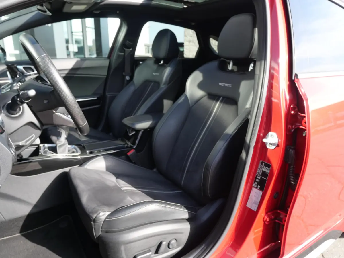 1.0 T-GDI GT-PlusLine | Schuif/Kanteldak | Electrische Stoelen | JBL | Navi | Camera | Electrische Klep |