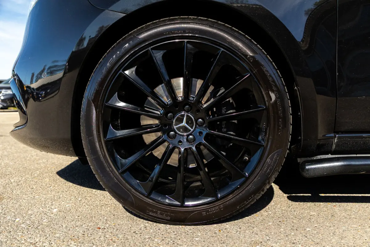 300d Lang DC Edition Led I 2 X Schuifdeur I Leder I Apple CarPlay I 19 Inch I Camera I Nette staat