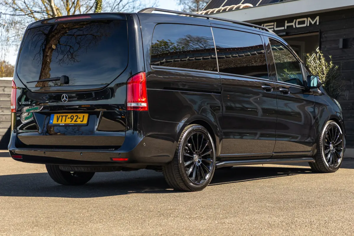 300d Lang DC Edition Led I 2 X Schuifdeur I Leder I Apple CarPlay I 19 Inch I Camera I Nette staat