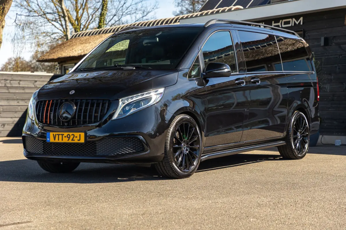 300d Lang DC Edition Led I 2 X Schuifdeur I Leder I Apple CarPlay I 19 Inch I Camera I Nette staat