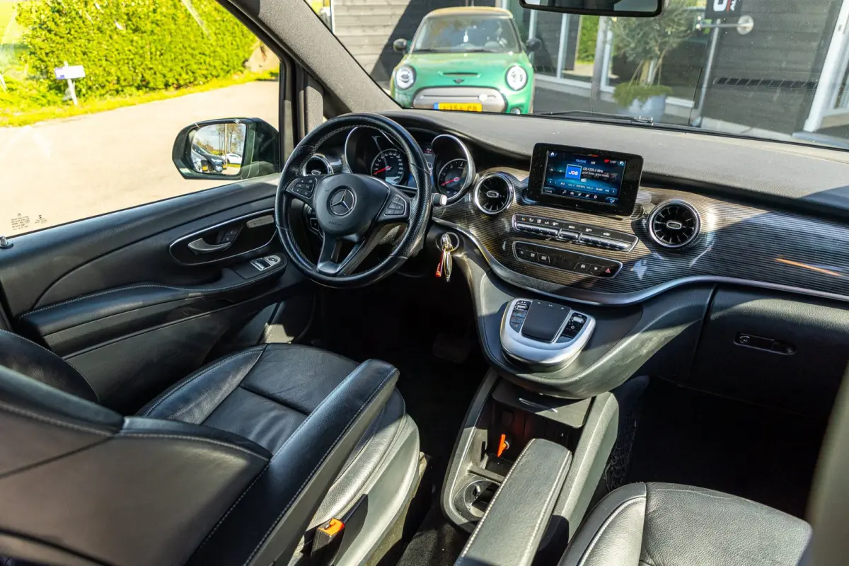 300d Lang DC Edition Led I 2 X Schuifdeur I Leder I Apple CarPlay I 19 Inch I Camera I Nette staat