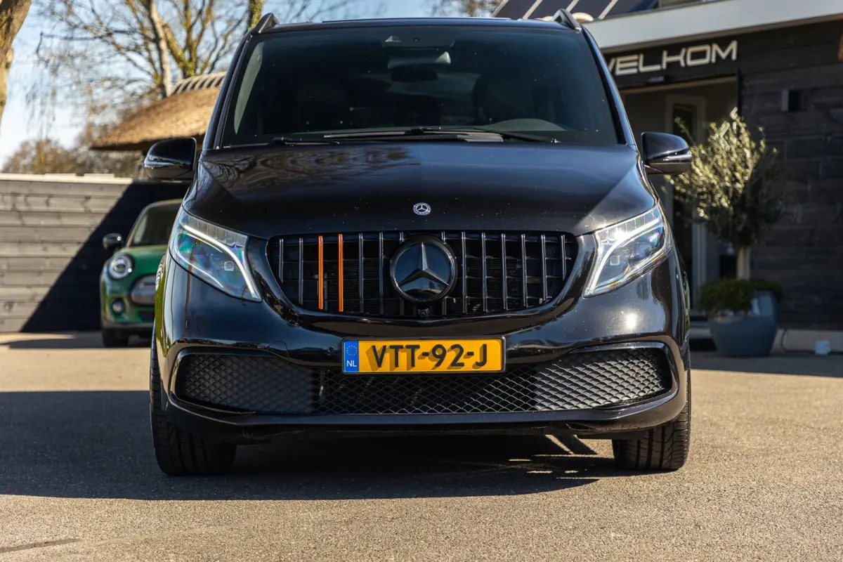300d Lang DC Edition Led I 2 X Schuifdeur I Leder I Apple CarPlay I 19 Inch I Camera I Nette staat