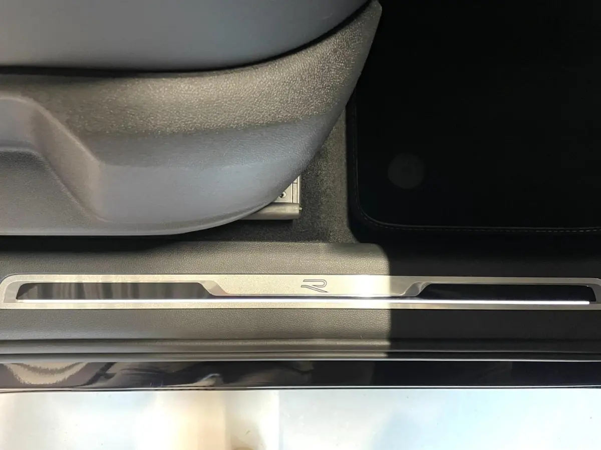1.5 TSI R-Line Black Style/ Cam/ Keyless/ Matrix IQ
