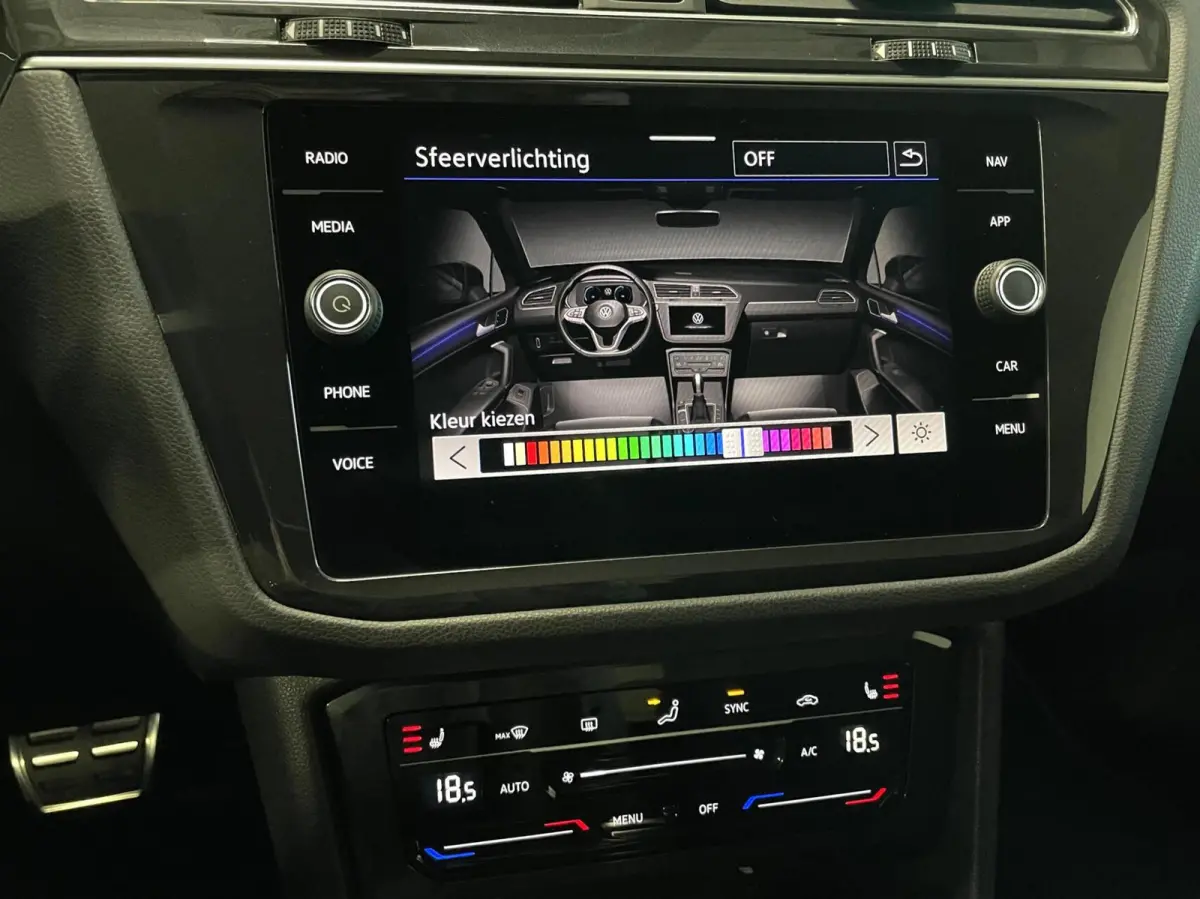 1.5 TSI R-Line Black Style/ Cam/ Keyless/ Matrix IQ