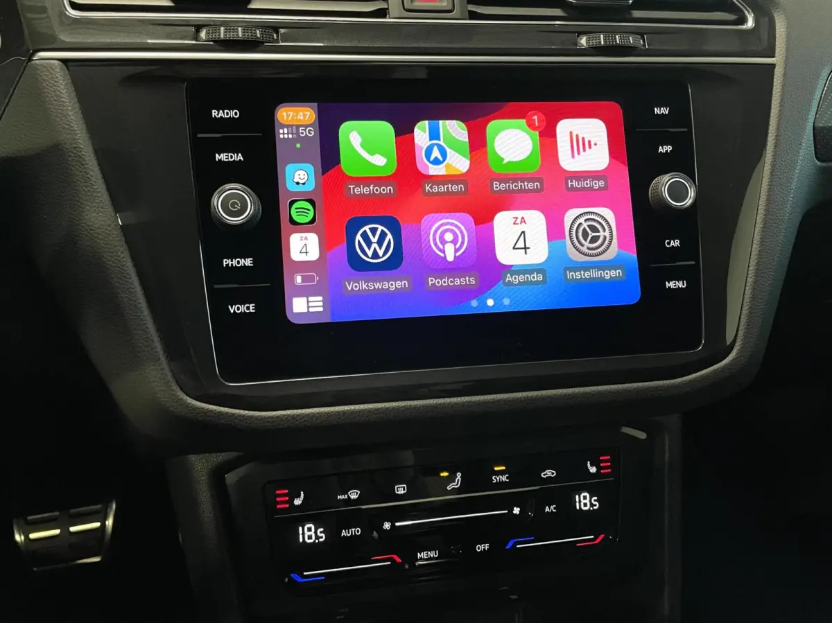 1.5 TSI R-Line Black Style/ Cam/ Keyless/ Matrix IQ