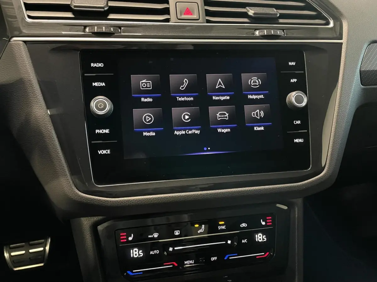 1.5 TSI R-Line Black Style/ Cam/ Keyless/ Matrix IQ