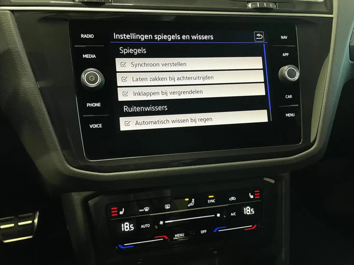 1.5 TSI R-Line Black Style/ Cam/ Keyless/ Matrix IQ