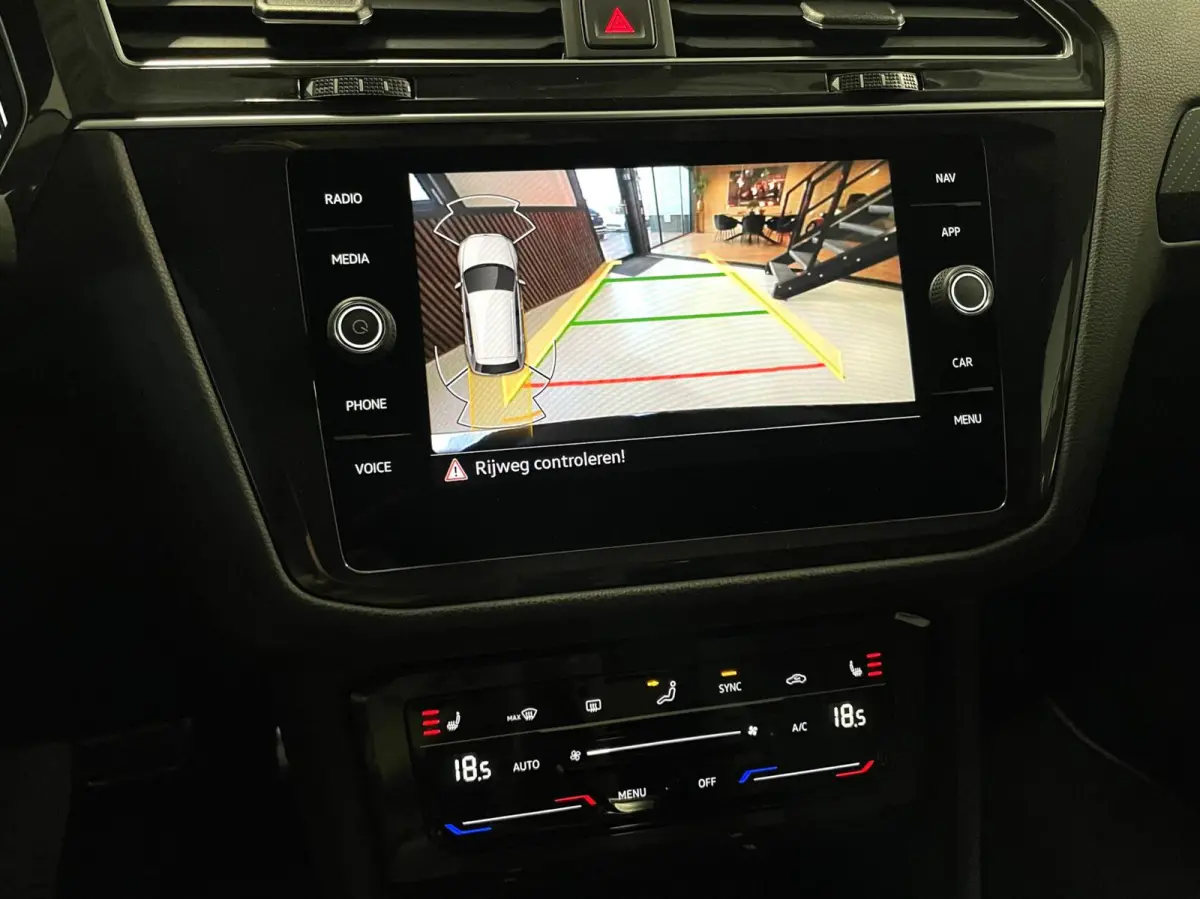 1.5 TSI R-Line Black Style/ Cam/ Keyless/ Matrix IQ