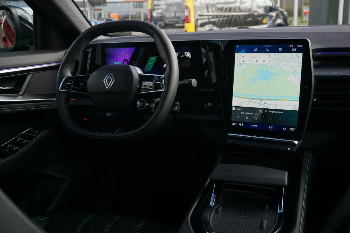 1.2 E-Tech full hybrid 200 Techno