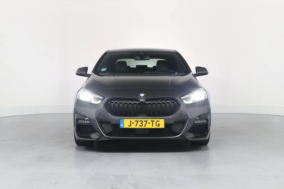 218i High Executive | 1e Eigenaar | M-Pakket | Harman/Kardon | Leder | LED | Sportstoelen | Sfeerverlichting | Navi | Clima | Stoelverwarming | Cruise | Parkeersensoren V+A | Lichtmetalen Ve