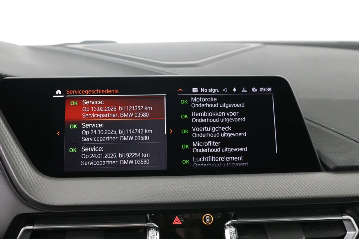 218i High Executive | 1e Eigenaar | M-Pakket | Harman/Kardon | Leder | LED | Sportstoelen | Sfeerverlichting | Navi | Clima | Stoelverwarming | Cruise | Parkeersensoren V+A | Lichtmetalen Ve