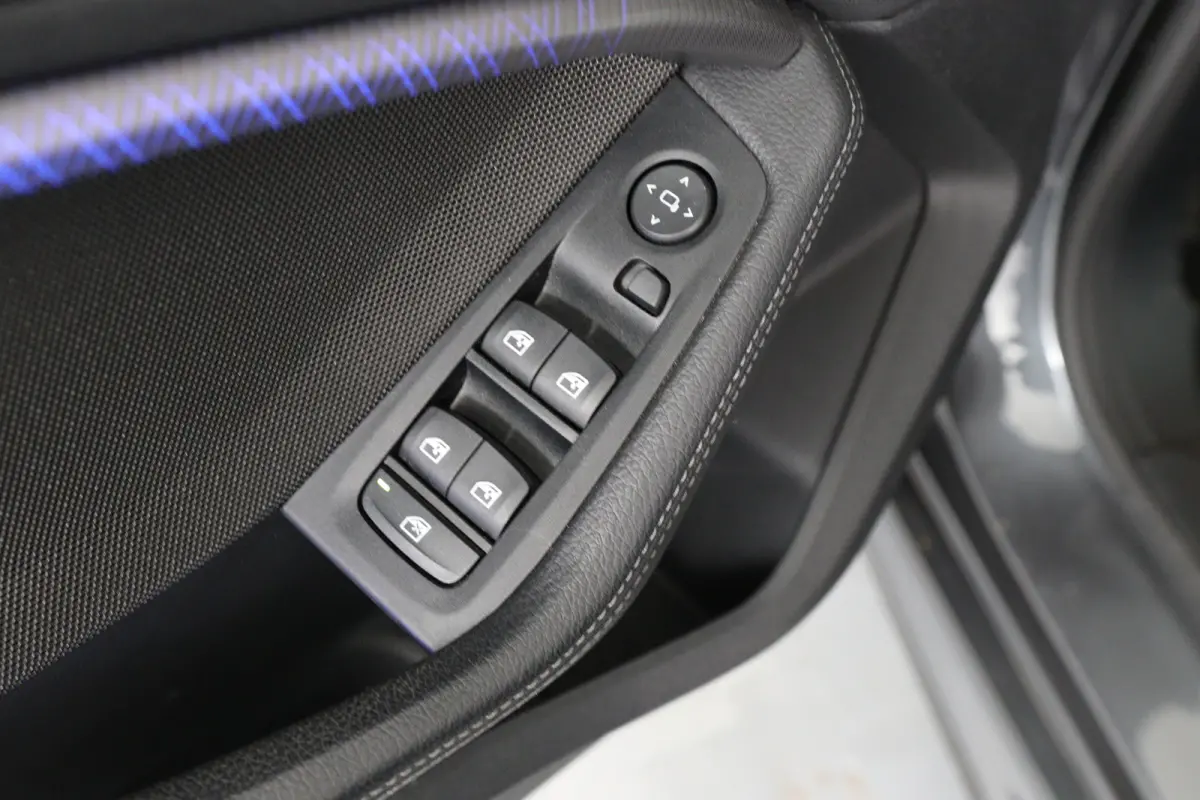 218i High Executive | 1e Eigenaar | M-Pakket | Harman/Kardon | Leder | LED | Sportstoelen | Sfeerverlichting | Navi | Clima | Stoelverwarming | Cruise | Parkeersensoren V+A | Lichtmetalen Ve