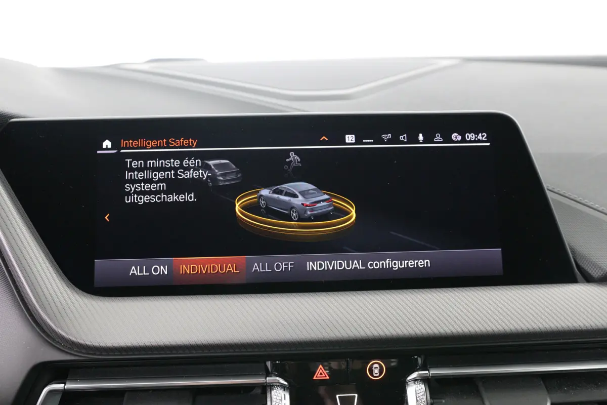218i High Executive | 1e Eigenaar | M-Pakket | Harman/Kardon | Leder | LED | Sportstoelen | Sfeerverlichting | Navi | Clima | Stoelverwarming | Cruise | Parkeersensoren V+A | Lichtmetalen Ve