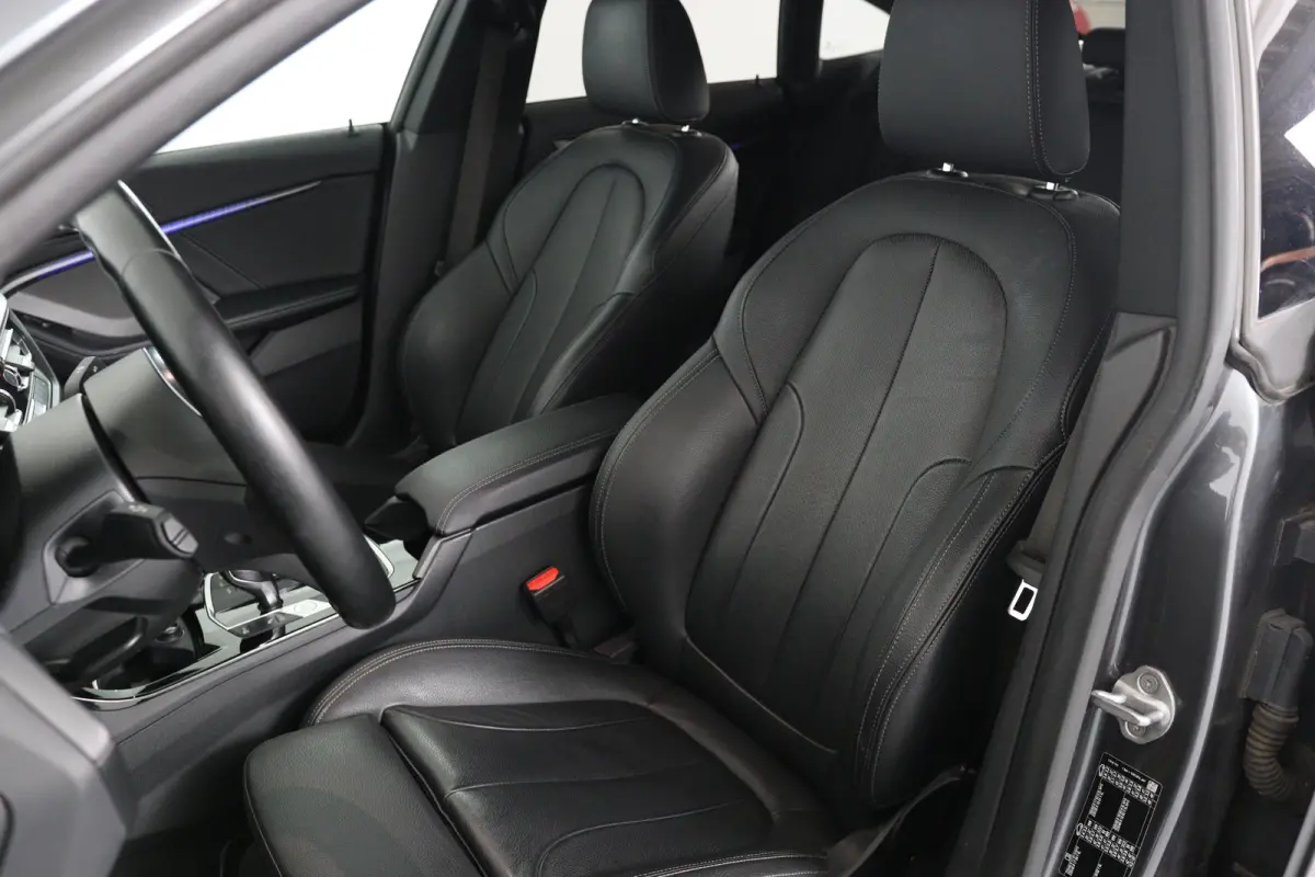 218i High Executive | 1e Eigenaar | M-Pakket | Harman/Kardon | Leder | LED | Sportstoelen | Sfeerverlichting | Navi | Clima | Stoelverwarming | Cruise | Parkeersensoren V+A | Lichtmetalen Ve