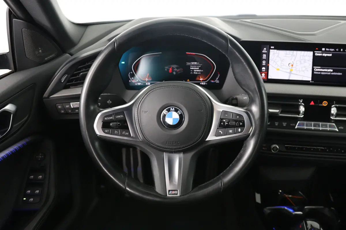 218i High Executive | 1e Eigenaar | M-Pakket | Harman/Kardon | Leder | LED | Sportstoelen | Sfeerverlichting | Navi | Clima | Stoelverwarming | Cruise | Parkeersensoren V+A | Lichtmetalen Ve