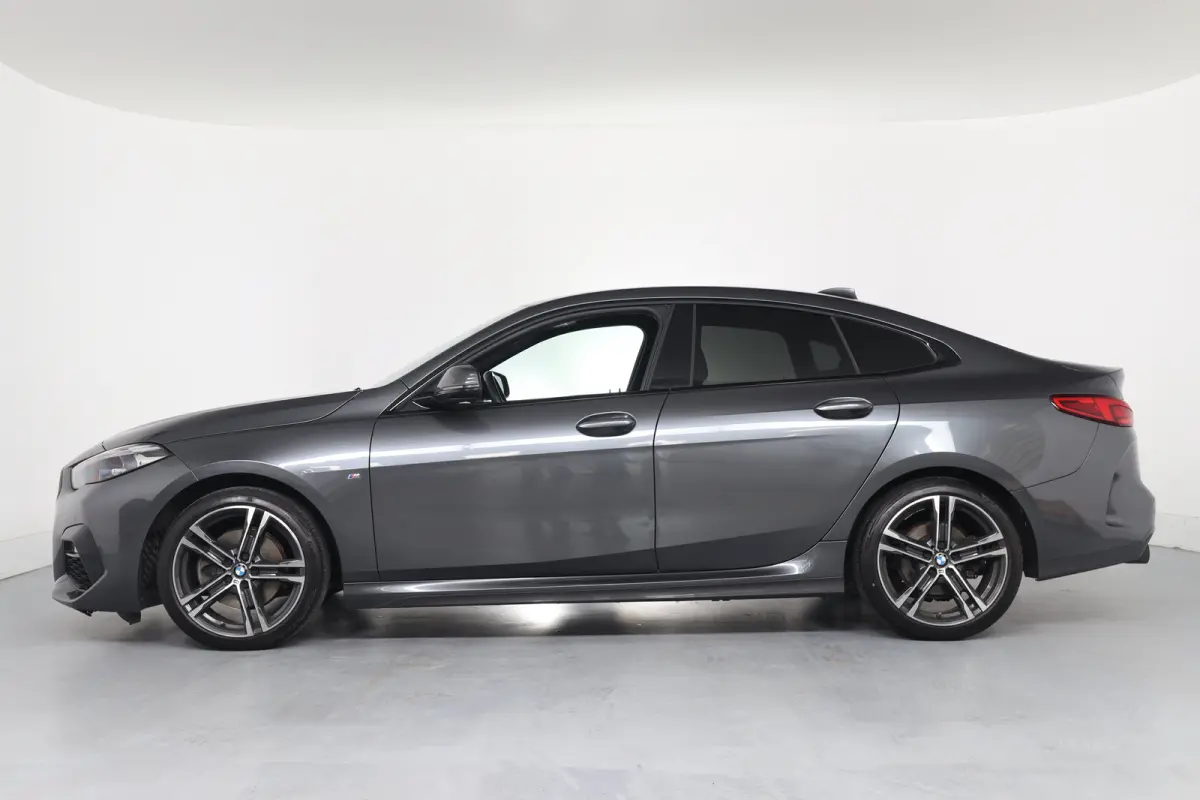 218i High Executive | 1e Eigenaar | M-Pakket | Harman/Kardon | Leder | LED | Sportstoelen | Sfeerverlichting | Navi | Clima | Stoelverwarming | Cruise | Parkeersensoren V+A | Lichtmetalen Ve
