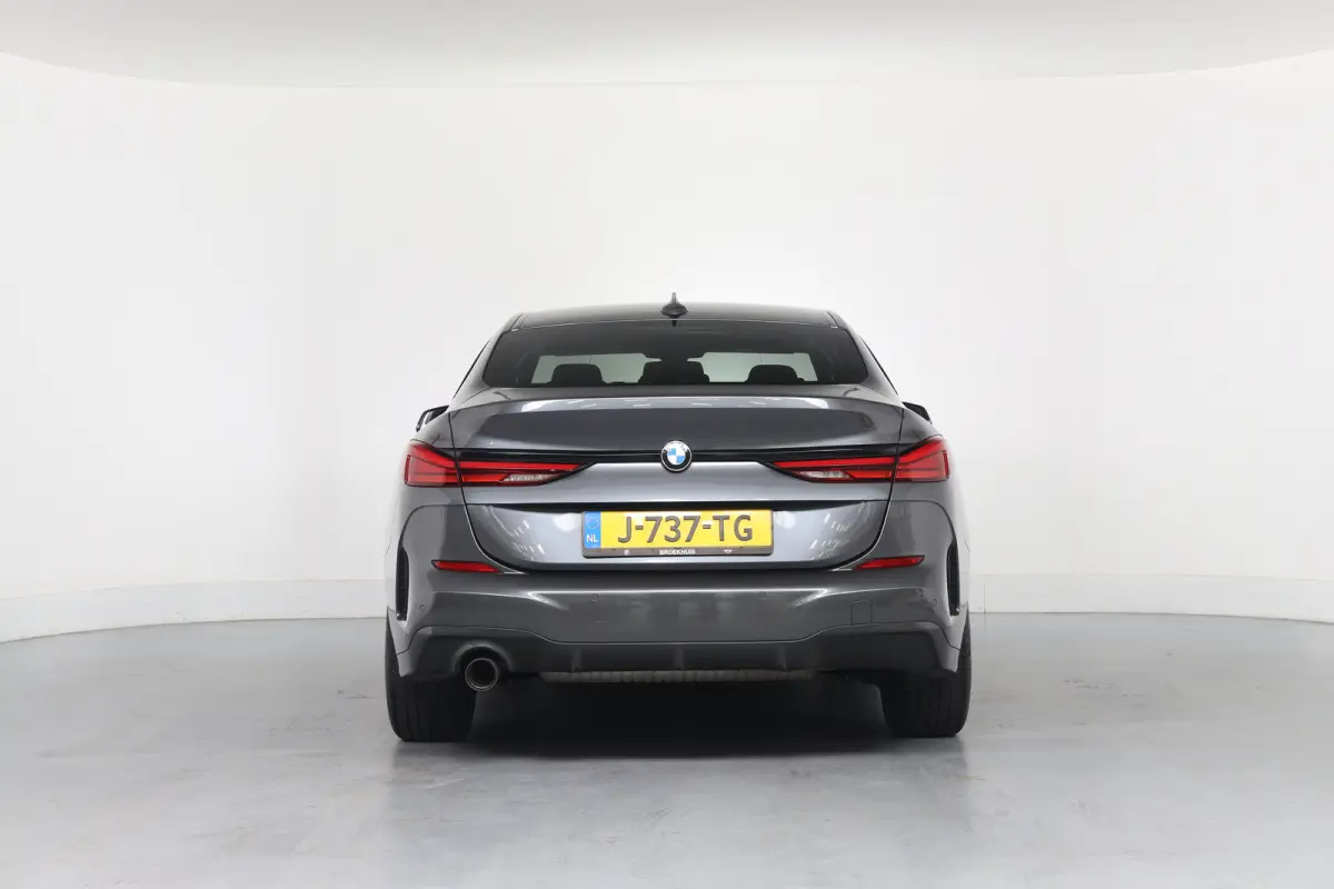 218i High Executive | 1e Eigenaar | M-Pakket | Harman/Kardon | Leder | LED | Sportstoelen | Sfeerverlichting | Navi | Clima | Stoelverwarming | Cruise | Parkeersensoren V+A | Lichtmetalen Ve