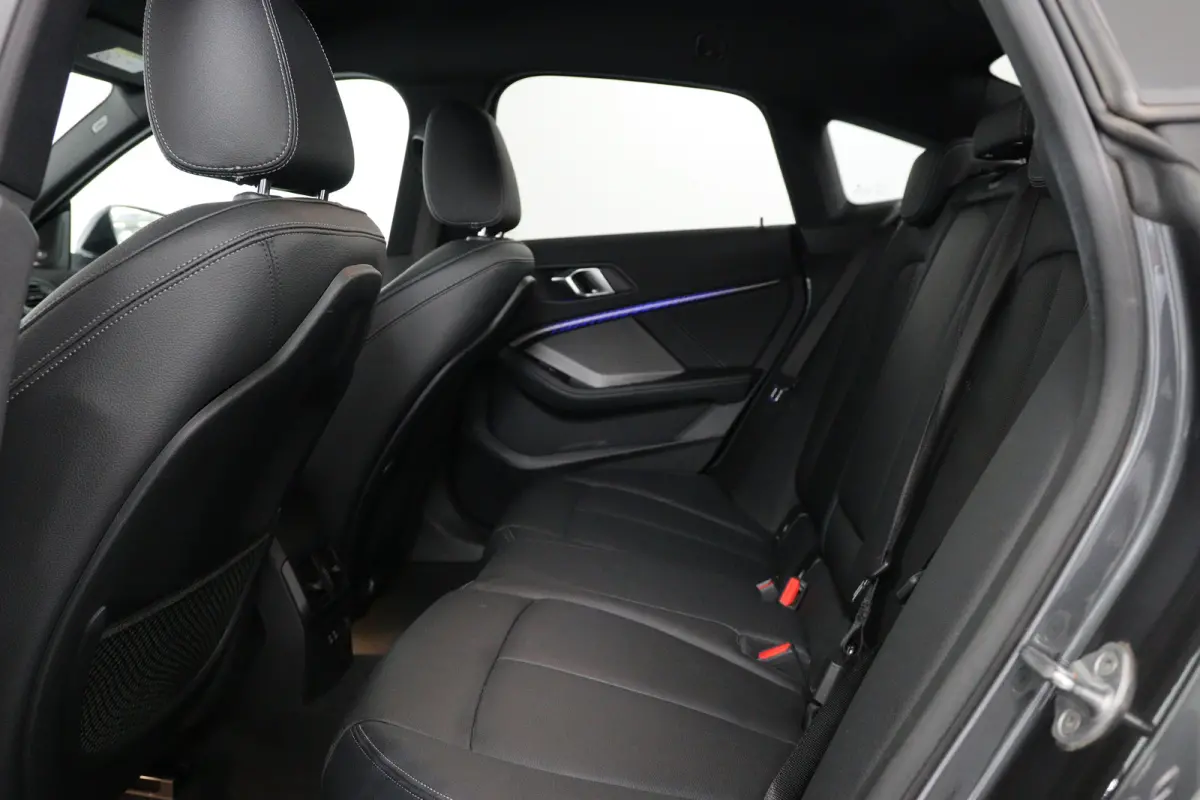 218i High Executive | 1e Eigenaar | M-Pakket | Harman/Kardon | Leder | LED | Sportstoelen | Sfeerverlichting | Navi | Clima | Stoelverwarming | Cruise | Parkeersensoren V+A | Lichtmetalen Ve