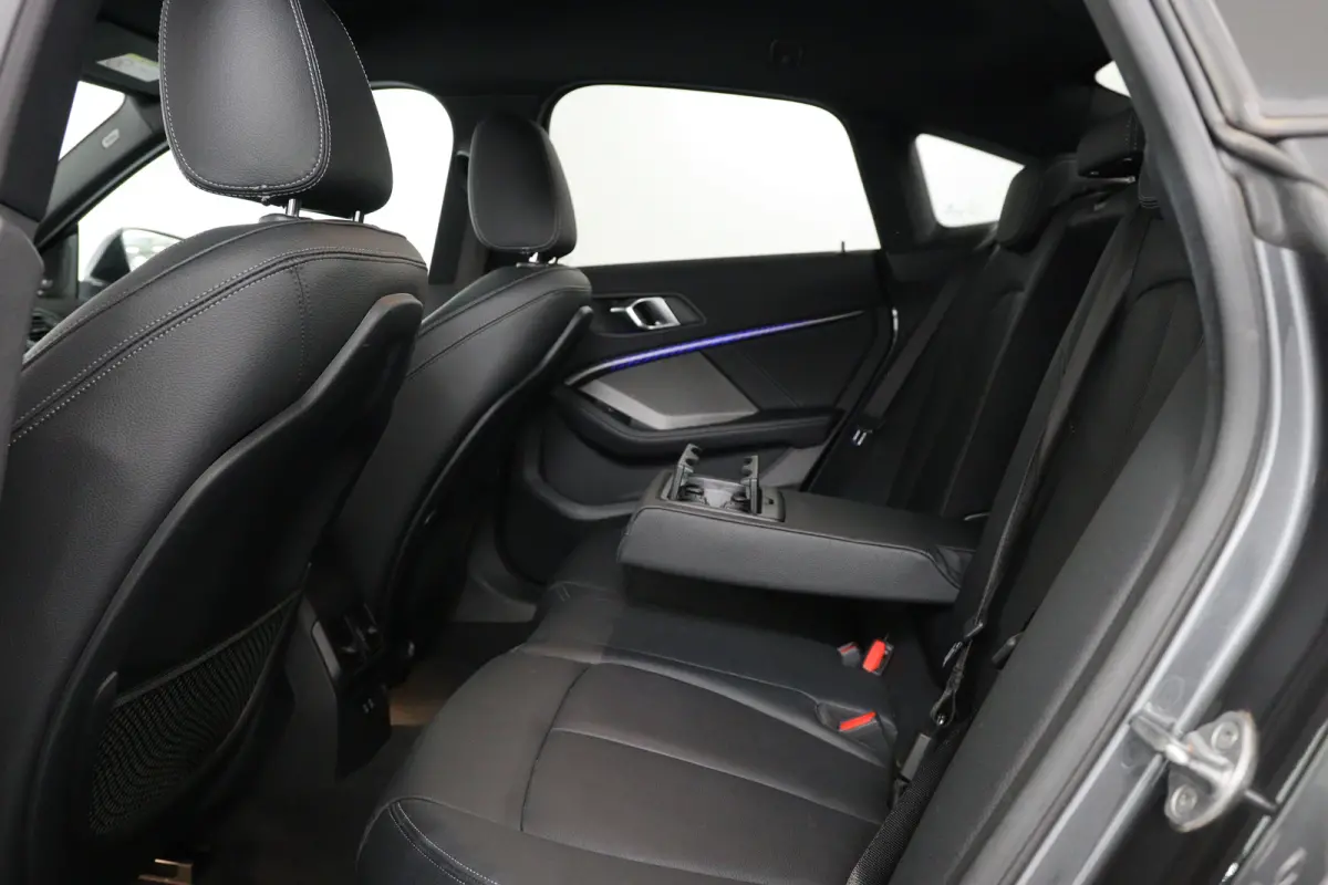 218i High Executive | 1e Eigenaar | M-Pakket | Harman/Kardon | Leder | LED | Sportstoelen | Sfeerverlichting | Navi | Clima | Stoelverwarming | Cruise | Parkeersensoren V+A | Lichtmetalen Ve