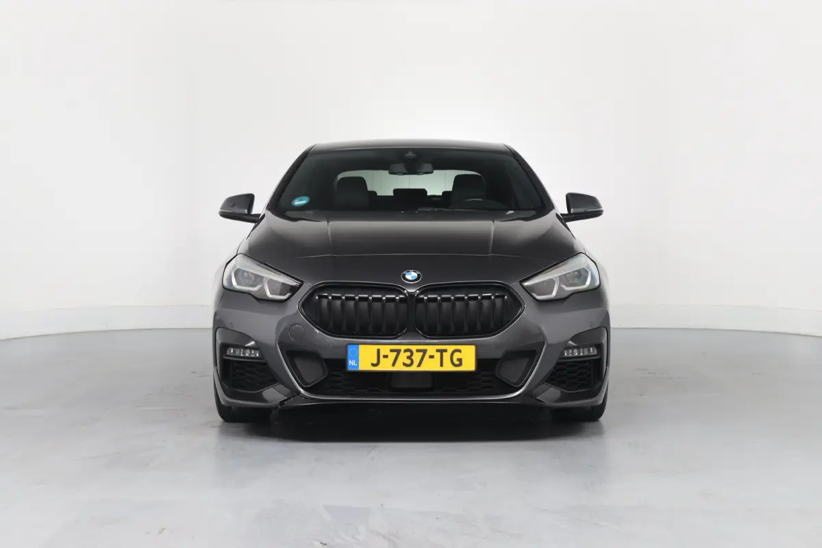 218i High Executive | 1e Eigenaar | M-Pakket | Harman/Kardon | Leder | LED | Sportstoelen | Sfeerverlichting | Navi | Clima | Stoelverwarming | Cruise | Parkeersensoren V+A | Lichtmetalen Ve