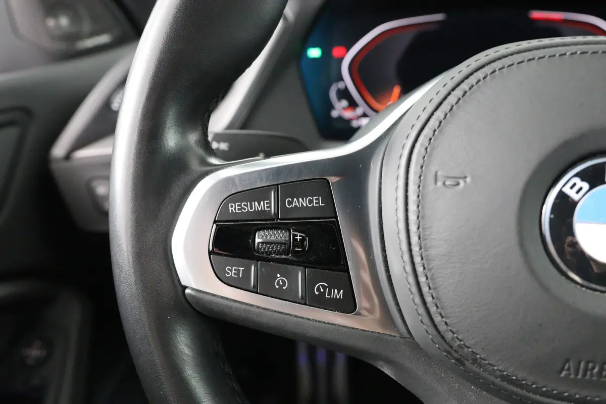 218i High Executive | 1e Eigenaar | M-Pakket | Harman/Kardon | Leder | LED | Sportstoelen | Sfeerverlichting | Navi | Clima | Stoelverwarming | Cruise | Parkeersensoren V+A | Lichtmetalen Ve
