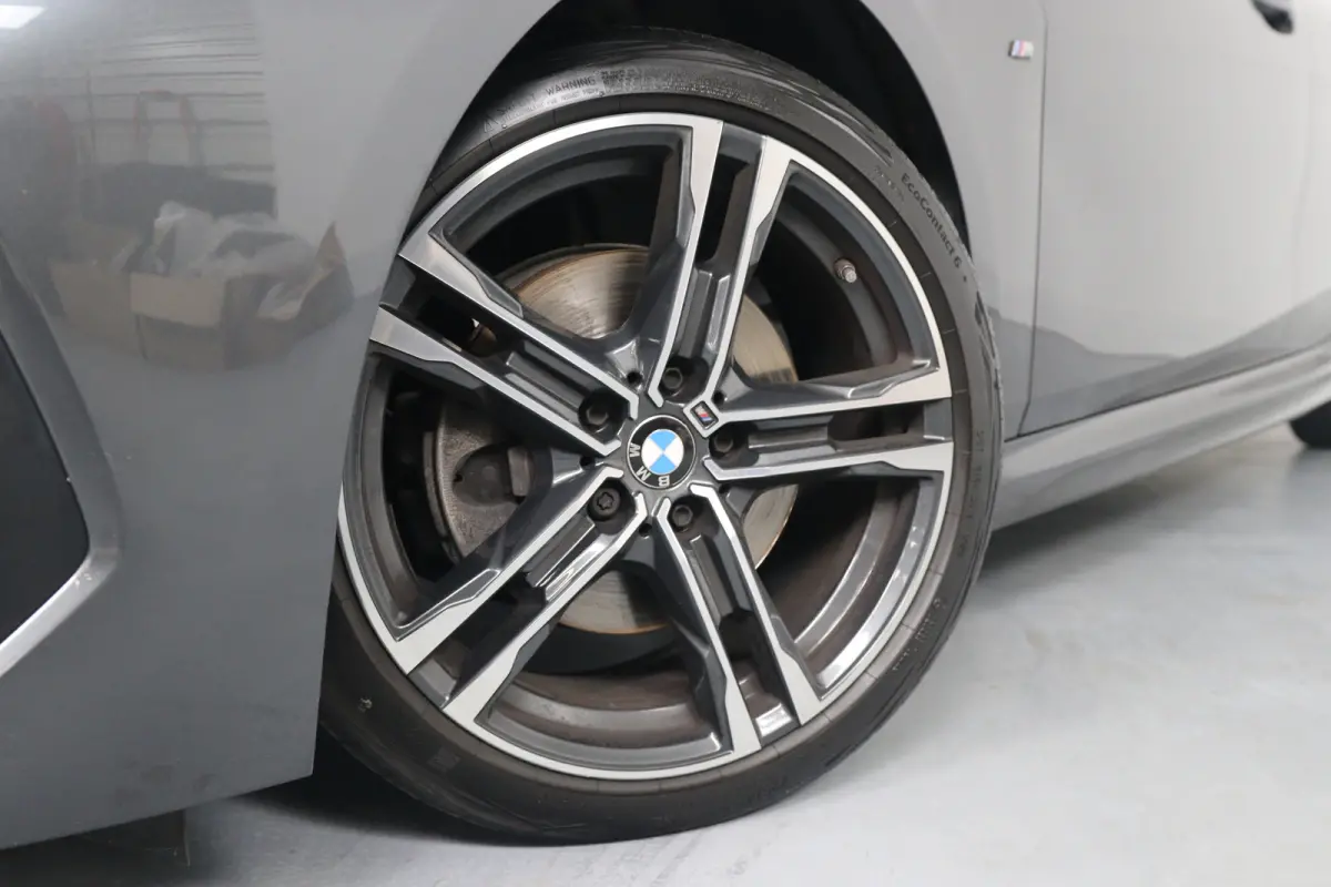 218i High Executive | 1e Eigenaar | M-Pakket | Harman/Kardon | Leder | LED | Sportstoelen | Sfeerverlichting | Navi | Clima | Stoelverwarming | Cruise | Parkeersensoren V+A | Lichtmetalen Ve