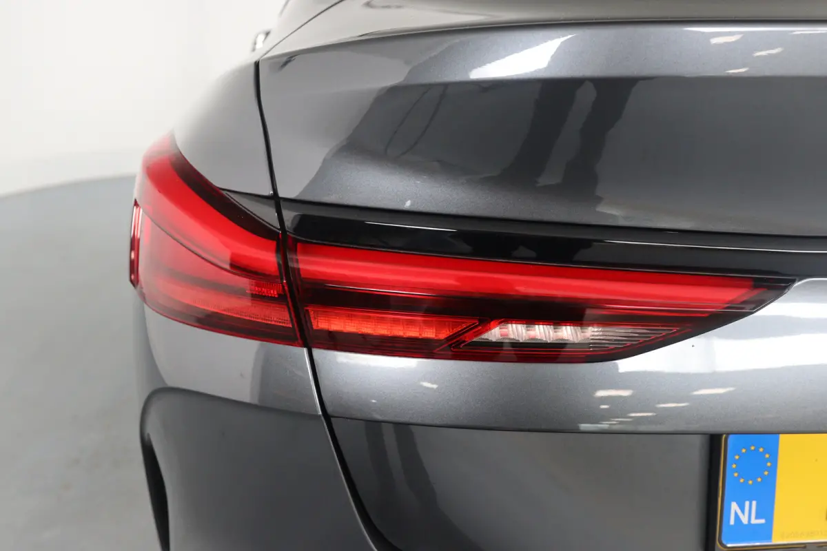 218i High Executive | 1e Eigenaar | M-Pakket | Harman/Kardon | Leder | LED | Sportstoelen | Sfeerverlichting | Navi | Clima | Stoelverwarming | Cruise | Parkeersensoren V+A | Lichtmetalen Ve