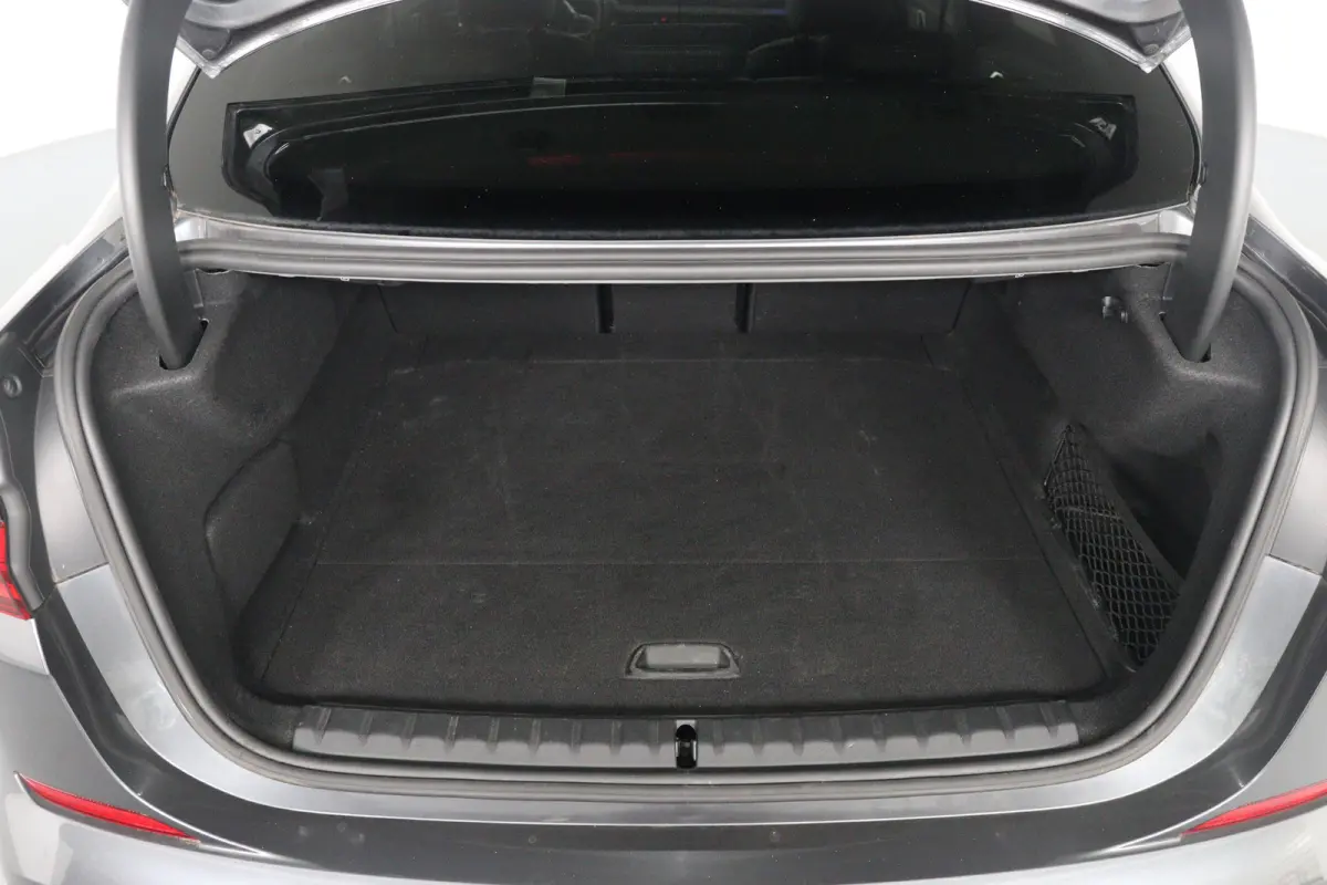 218i High Executive | 1e Eigenaar | M-Pakket | Harman/Kardon | Leder | LED | Sportstoelen | Sfeerverlichting | Navi | Clima | Stoelverwarming | Cruise | Parkeersensoren V+A | Lichtmetalen Ve
