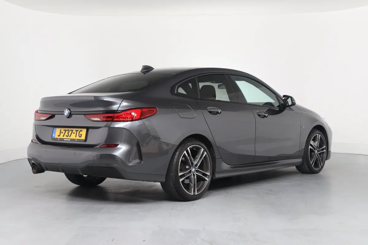 218i High Executive | 1e Eigenaar | M-Pakket | Harman/Kardon | Leder | LED | Sportstoelen | Sfeerverlichting | Navi | Clima | Stoelverwarming | Cruise | Parkeersensoren V+A | Lichtmetalen Ve