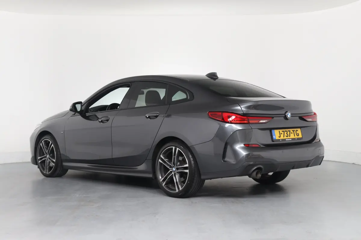 218i High Executive | 1e Eigenaar | M-Pakket | Harman/Kardon | Leder | LED | Sportstoelen | Sfeerverlichting | Navi | Clima | Stoelverwarming | Cruise | Parkeersensoren V+A | Lichtmetalen Ve