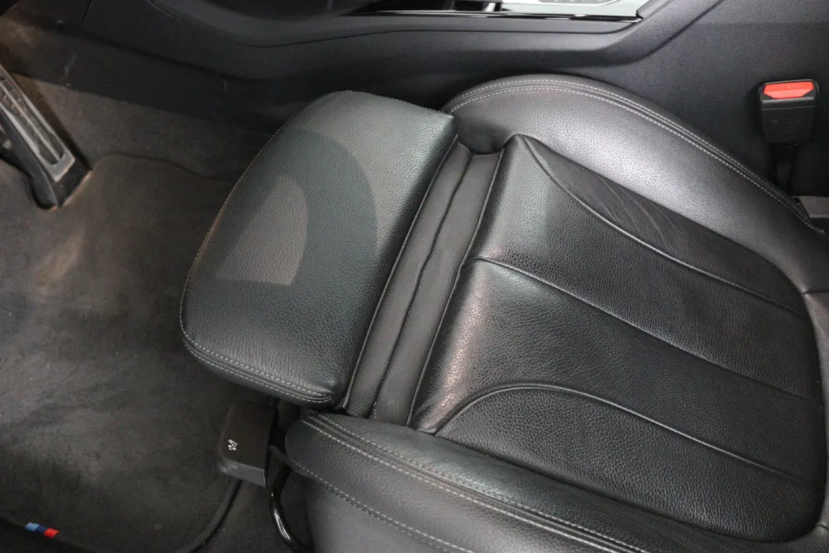 218i High Executive | 1e Eigenaar | M-Pakket | Harman/Kardon | Leder | LED | Sportstoelen | Sfeerverlichting | Navi | Clima | Stoelverwarming | Cruise | Parkeersensoren V+A | Lichtmetalen Ve