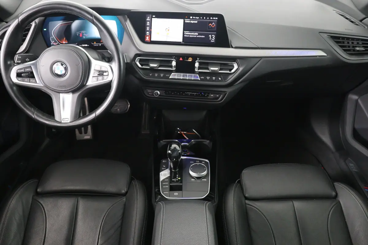 218i High Executive | 1e Eigenaar | M-Pakket | Harman/Kardon | Leder | LED | Sportstoelen | Sfeerverlichting | Navi | Clima | Stoelverwarming | Cruise | Parkeersensoren V+A | Lichtmetalen Ve