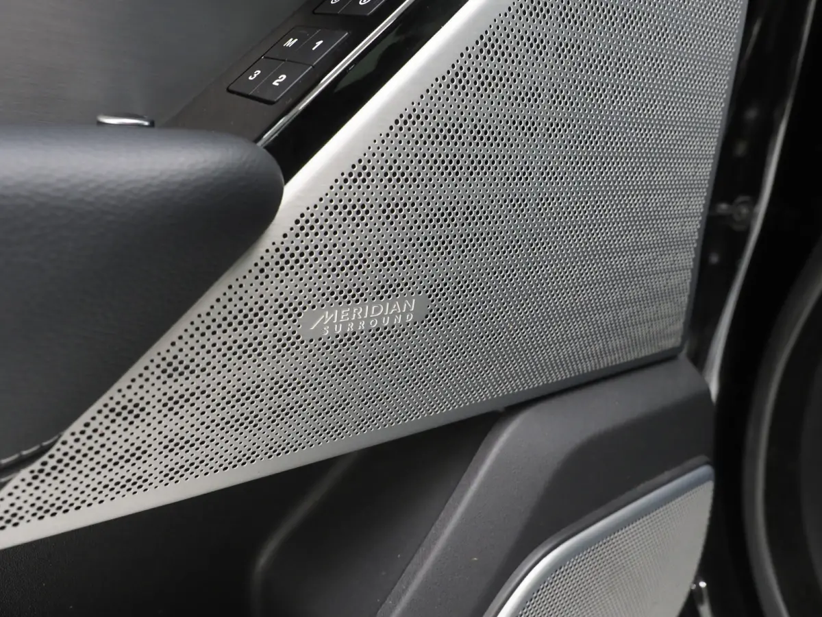 3.0 V6 AWD 300PK | NL Auto | Panoramadak | Luchtvering | 360 | Trekhaak | Meridian | Keyless | Carplay