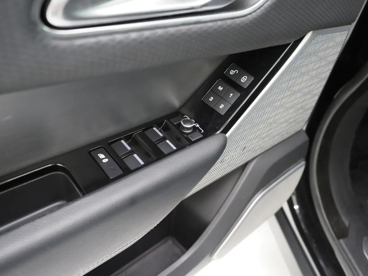 3.0 V6 AWD 300PK | NL Auto | Panoramadak | Luchtvering | 360 | Trekhaak | Meridian | Keyless | Carplay