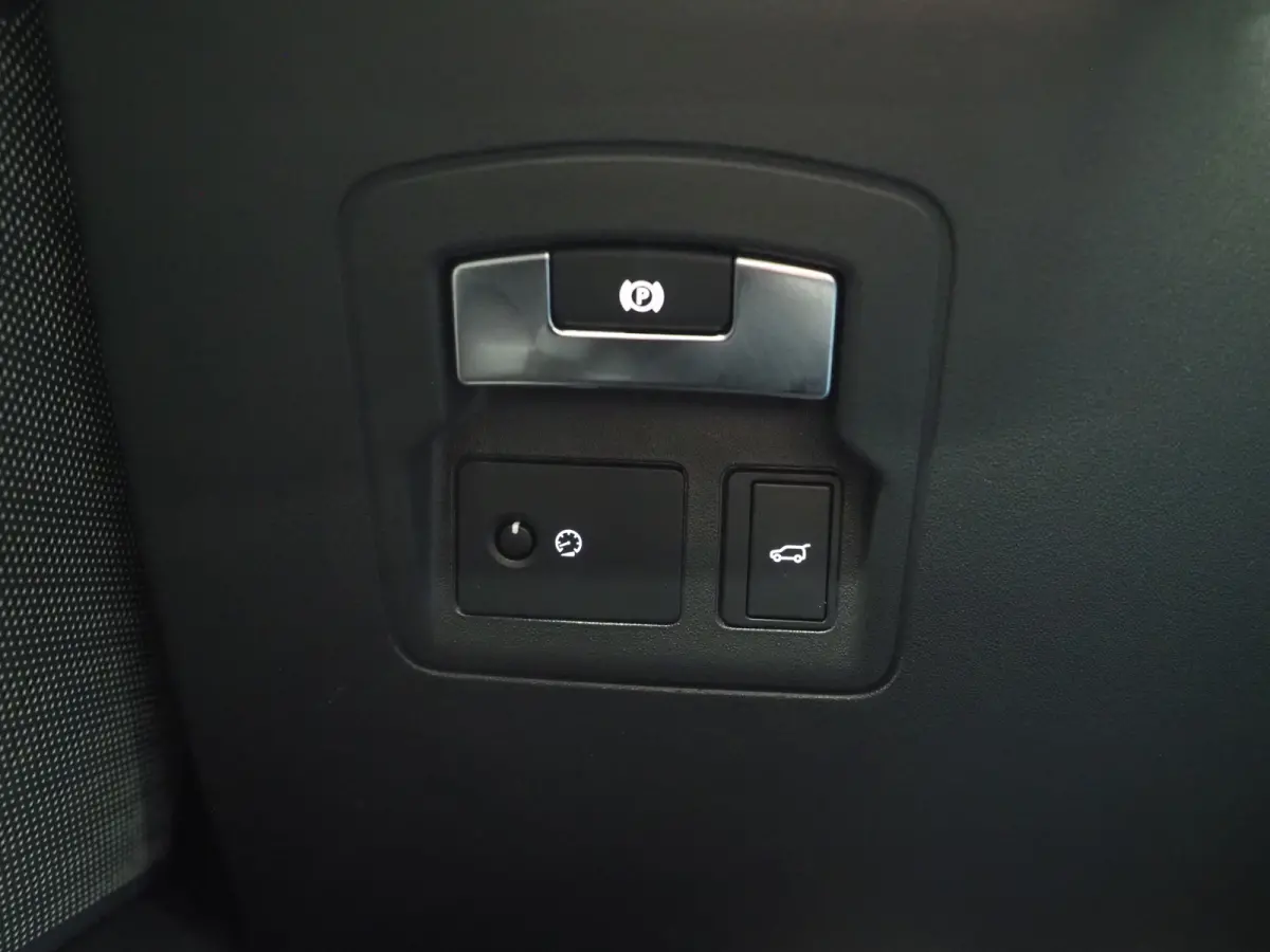 3.0 V6 AWD 300PK | NL Auto | Panoramadak | Luchtvering | 360 | Trekhaak | Meridian | Keyless | Carplay