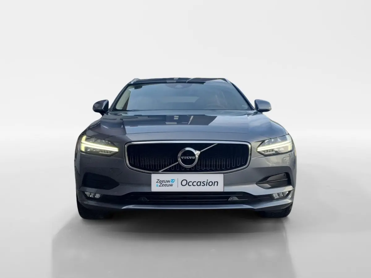 2.0 T4 Momentum | Stoel en stuurverwarming | Elektrisch bedienbare voorstoelen | Camera | Lederen bekleding | Navigatie | Parkeersensoren voor en achter | Elektrische achterklep |