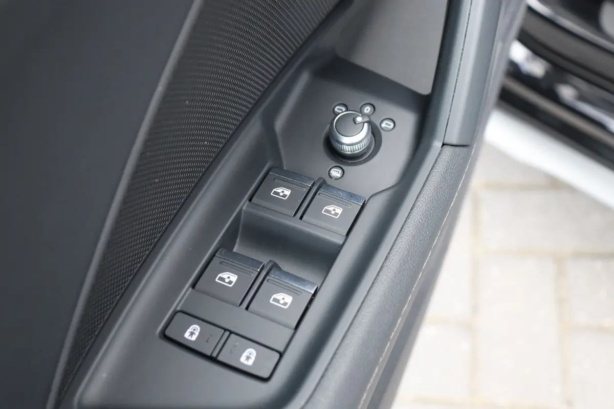35 TFSI 150PK S EDITION AUTOMAAT / NAVI / LEDER / CLIMA / FULL-LED / PDC / KEYLESS / 18" LMV / CAMERA / 2X S-LINE / ADAPT. CRUISECONTROL !!