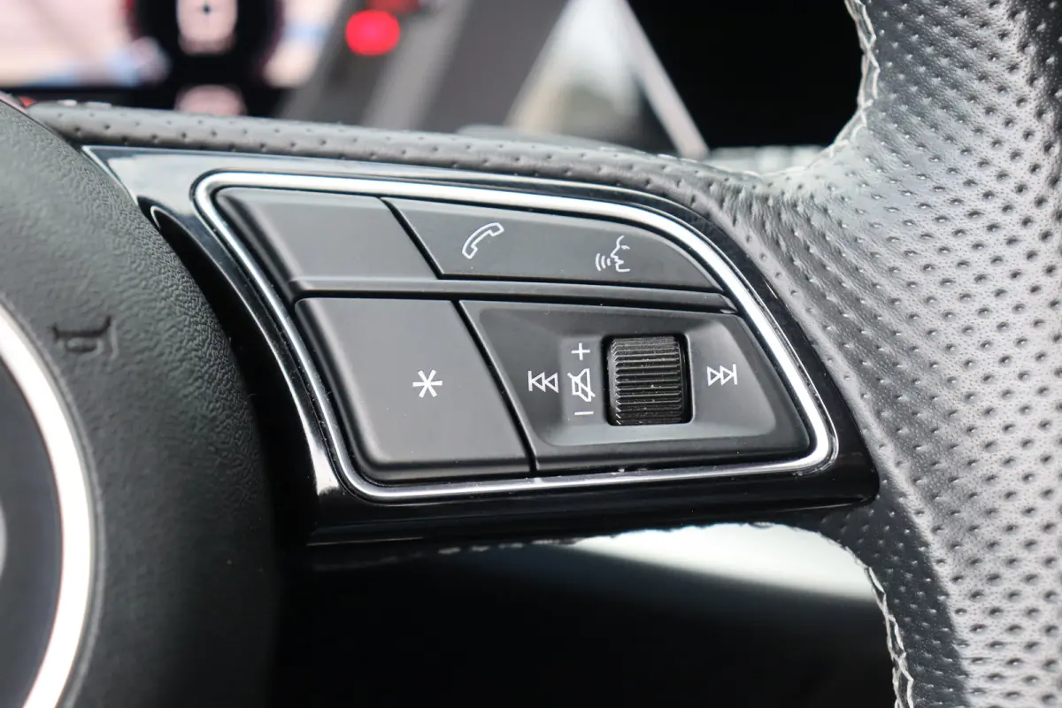 35 TFSI 150PK S EDITION AUTOMAAT / NAVI / LEDER / CLIMA / FULL-LED / PDC / KEYLESS / 18" LMV / CAMERA / 2X S-LINE / ADAPT. CRUISECONTROL !!