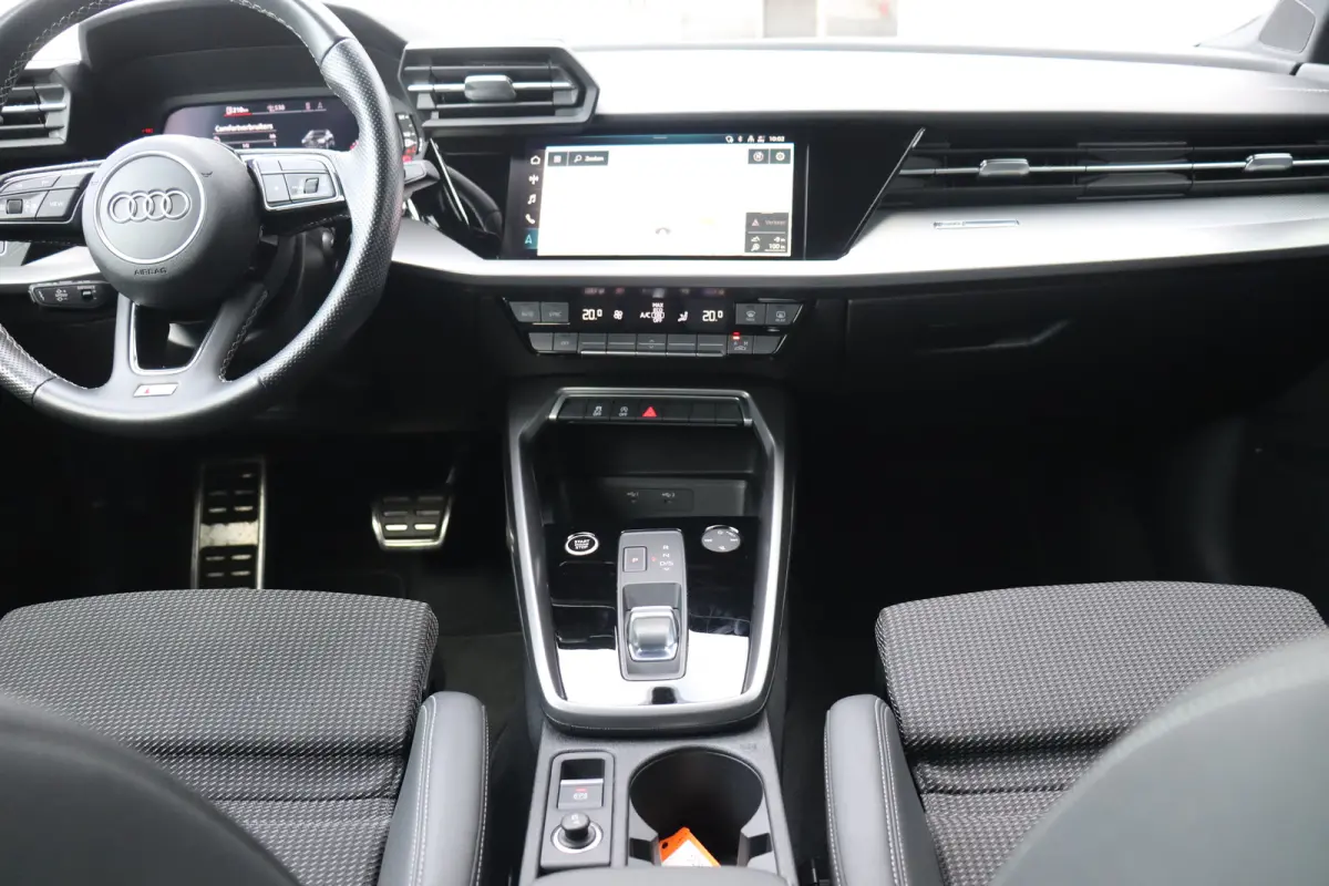 35 TFSI 150PK S EDITION AUTOMAAT / NAVI / LEDER / CLIMA / FULL-LED / PDC / KEYLESS / 18" LMV / CAMERA / 2X S-LINE / ADAPT. CRUISECONTROL !!
