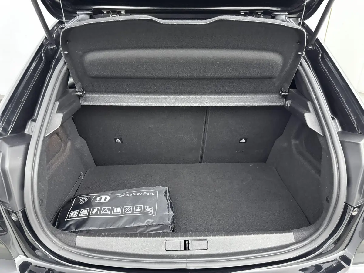 1.2 100pk Allure Pack | Lichtmetalen velgen | Camera | Climate control | Navigatie | Cruise control |
