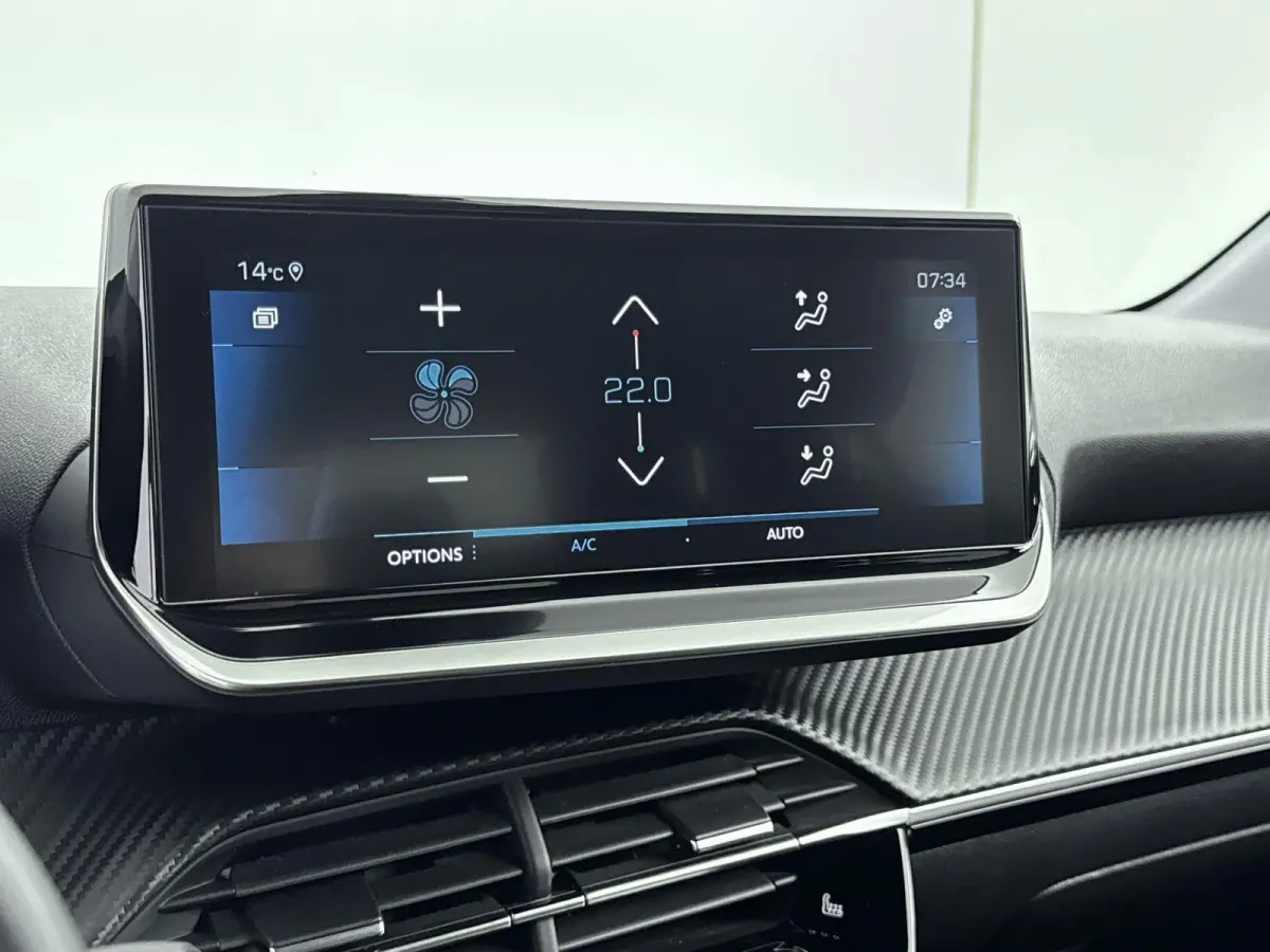 1.2 100pk Allure Pack | Lichtmetalen velgen | Camera | Climate control | Navigatie | Cruise control |