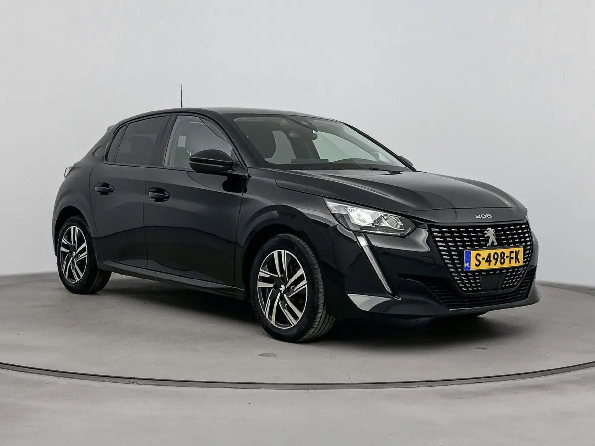 1.2 100pk Allure Pack | Lichtmetalen velgen | Camera | Climate control | Navigatie | Cruise control |