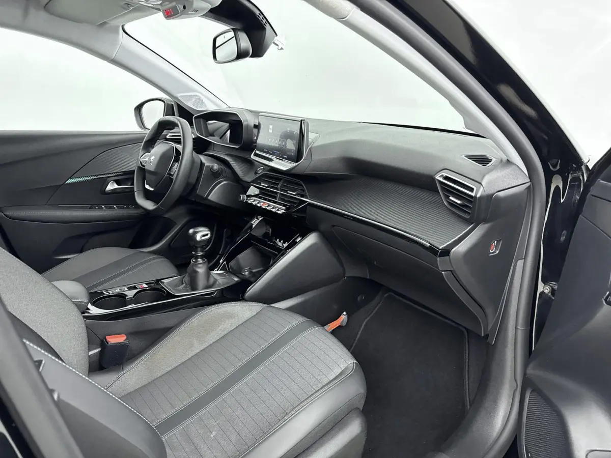 1.2 100pk Allure Pack | Lichtmetalen velgen | Camera | Climate control | Navigatie | Cruise control |