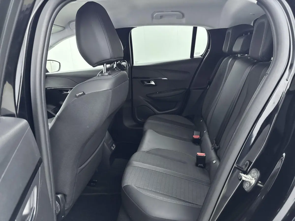 1.2 100pk Allure Pack | Lichtmetalen velgen | Camera | Climate control | Navigatie | Cruise control |